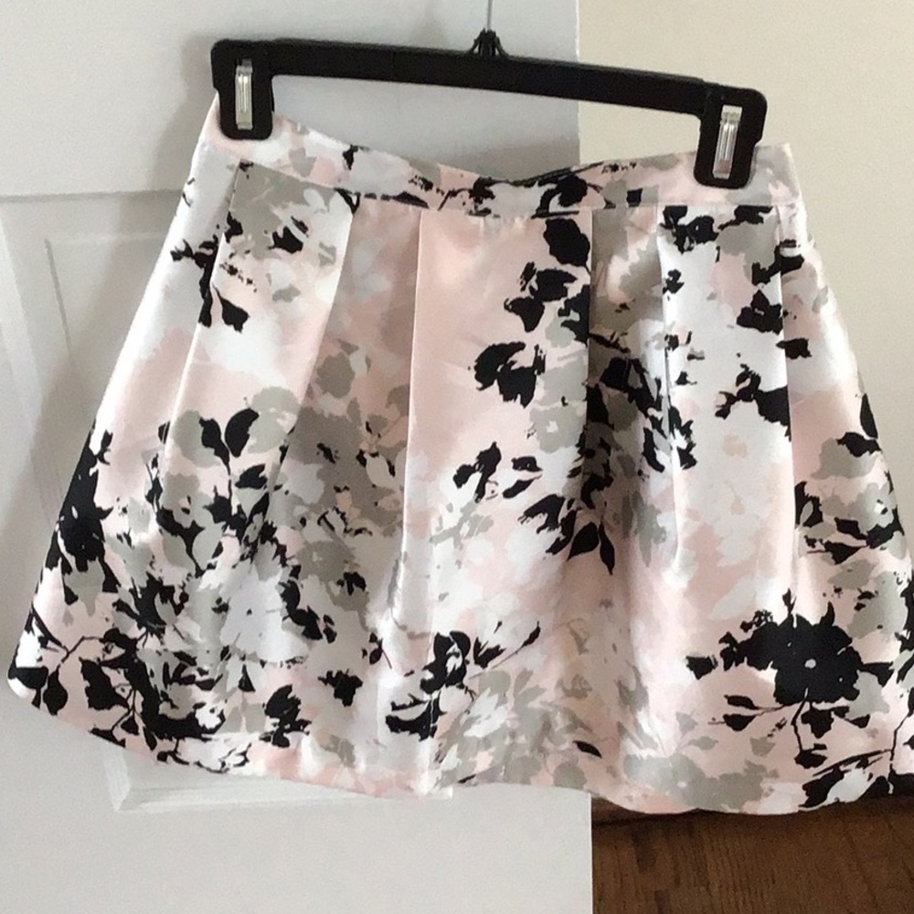 Floral mini skirt